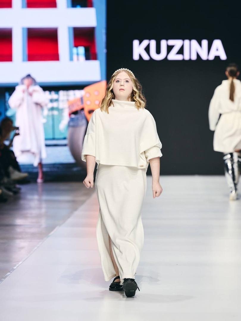 Ученица 6 класса Калагина Мартина приняла участие в показе мод в Москве.