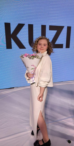 Мартина Калагина приняла участие в благотворительном показе бренда KUZINA KUZINA OFFICIAL BRAND.